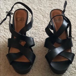 Black wedges